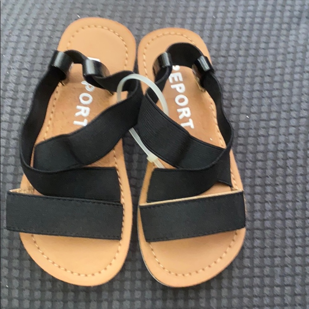 Report Girl’s sandals size 10. New!